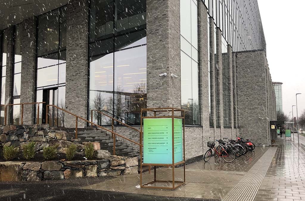 SKYLTiDEAL är med när öst möter väst