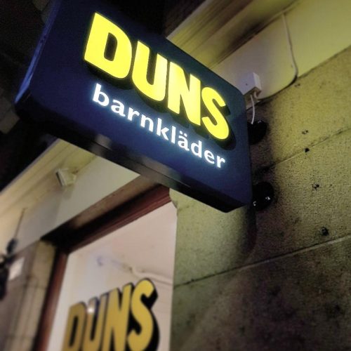 DUNS, flaggskylt, Innerbelyst, LED, SKYLTiDEAL